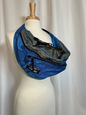 VINTAGE L.L. BEAN BLUE NYLON FANNY PACK